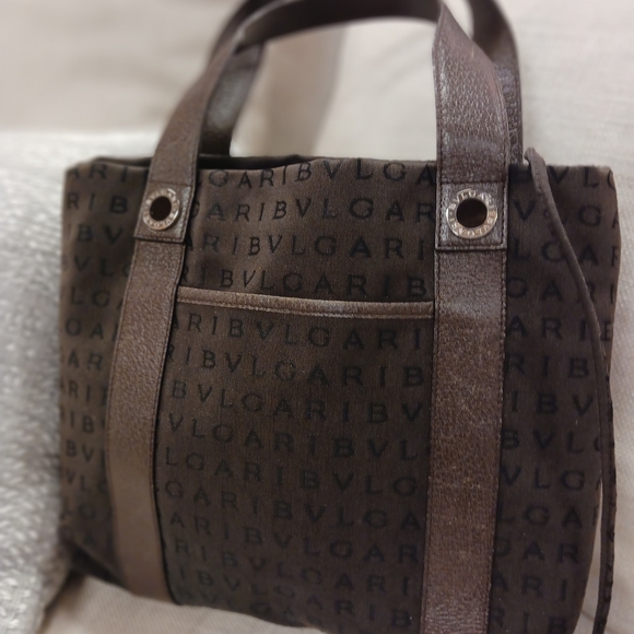 Bvlgari ....Genuine  Handbag. - Picture 2 of 10